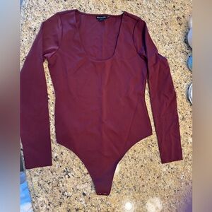 Good American Long Sleeve Scoop Neck Bodysuit in Burgundy